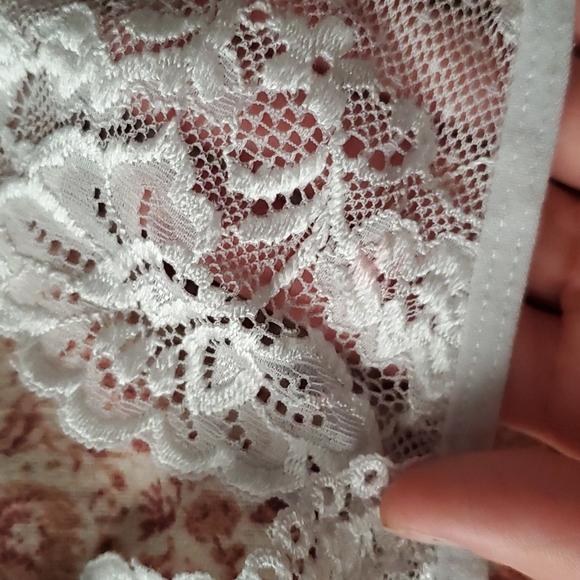 Shiny white lace string tie bralette - Picture 4 of 4